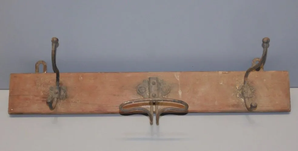 -ANCIEN PORTE MANTEAU MURAL BOIS & CROCHETS METAL JUS de GRENIER DECO VINTAGE D