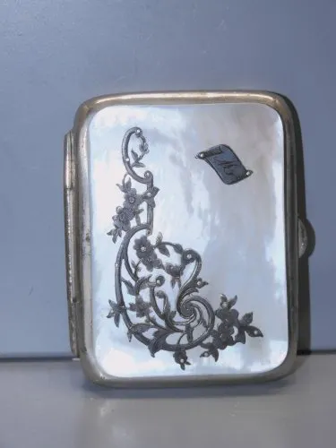 -ANCIEN PORTE MONNAIE NACRE ET FRISE ARGENT ou Argentée Chiffré M COLLECTION  D