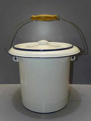 - ANCIEN POT de CHAMBRE Tôle émaillée BLANC Bord bleu PETITES USURES déco D