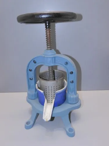 -ANCIEN PRESSE FUITS OU VIANDE EN FONTE CERAMIQUE & METAL PUR JUS de GRENIER D