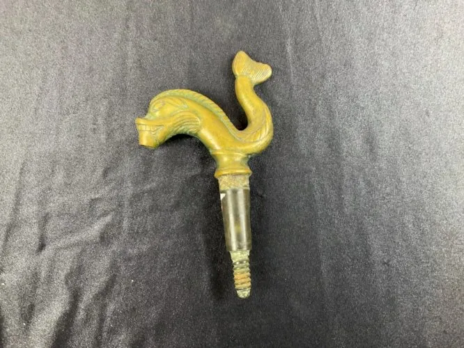 Ancien robinet de fontaine ou autre dauphin en bronze