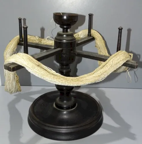 - ANCIEN ROUET DÉVIDOIR DÉROULEUR DE FIL ÉCHEVEAUDOIR COLLECTION DECO VITRINE D