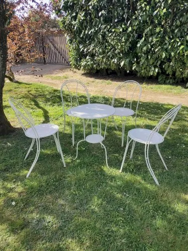 Ancien salon de jardin en fer forgé