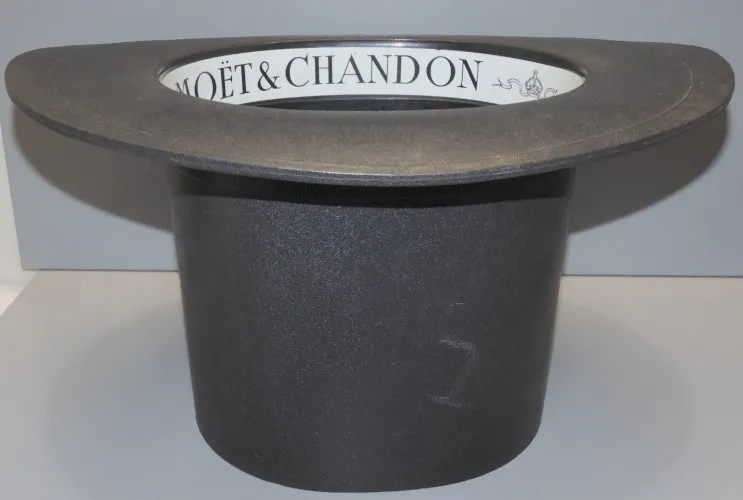 - ANCIEN SAUT A CHAMPAGNE MOET et CHANDON CHAPEAU HAUT DE FROME NOIR XXe  D