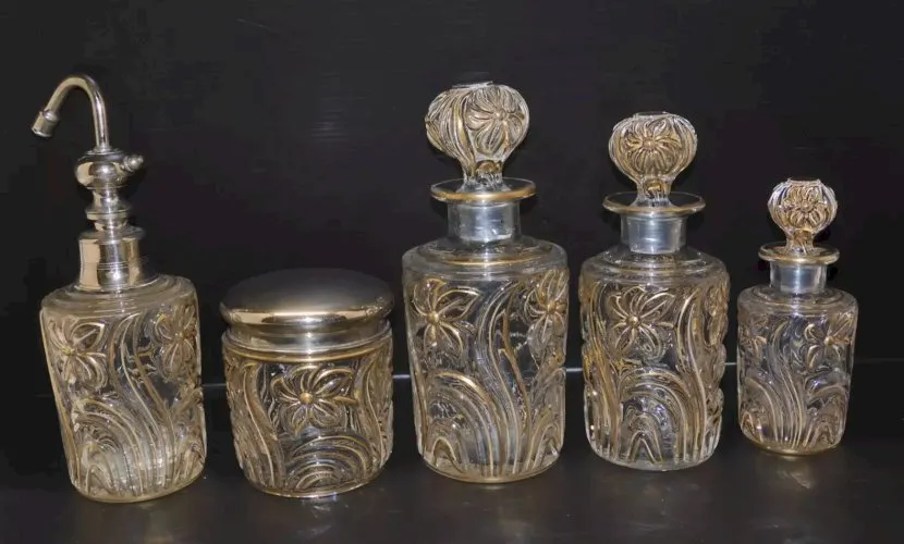 - ANCIEN SERVICE de TOILETTE CRISTAL SAINT LOUIS Fleurs de Violette dorure D