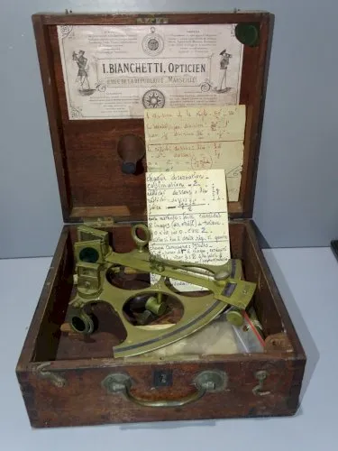-ANCIEN SEXTANT BOITE ACAJOU ETIQUETTE I BIANCHETTI OPTICIEN COLLECTION  D