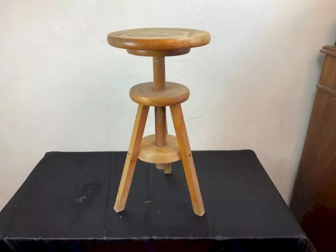 ANCIEN TABOURET TRIPODE HORLOGER ATELIER BOIS VINTAGE ANNEE 50/60