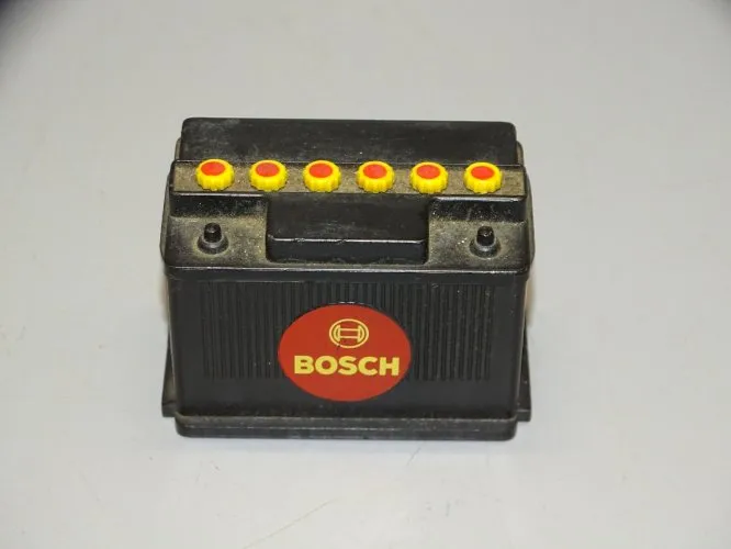 - ANCIEN TAILLE CRAYONS PUBLICITAIRE BATTERIE BOSCH COLLECTION DECO GARAGE