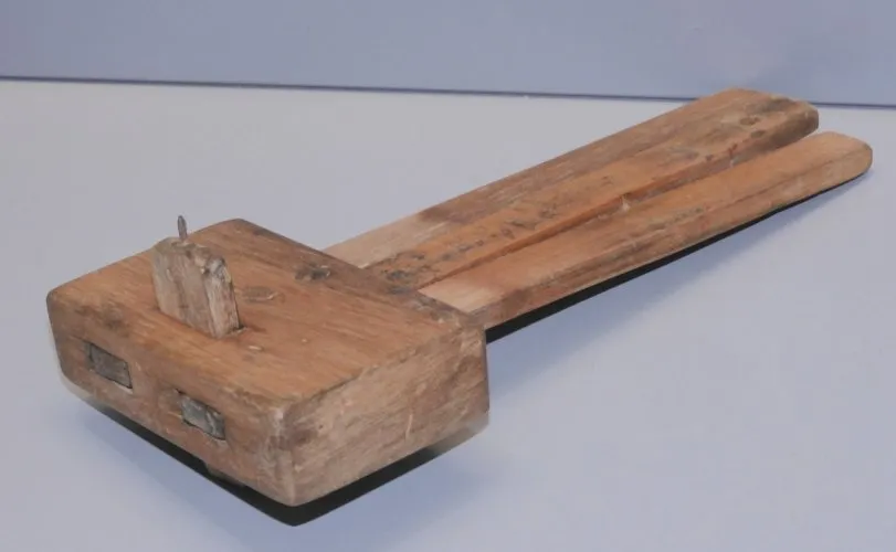 -ANCIEN TRUSQUIN de MENUISIER OUTIL ANCIEN COLLECTION VITRINE D