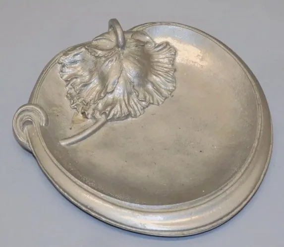 -ANCIEN VIDE POCHE ART NOUVEAU en ETAIN sans signature déco FLEUR de PAVOT  D