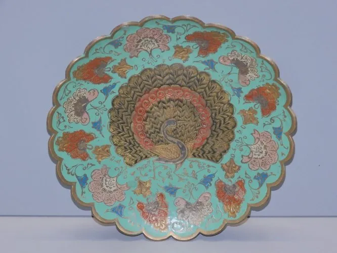 -ANCIENNE ASSIETTE DECORATIVE VIDE POCHE LAITON EMAILLE PAON origine INDE  D