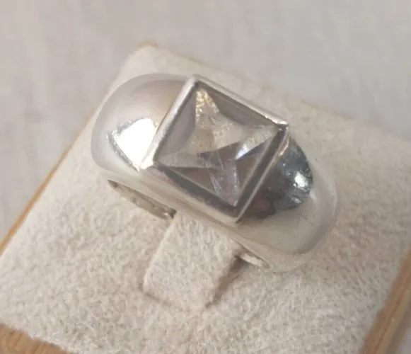 Ancienne bague, en argent massif