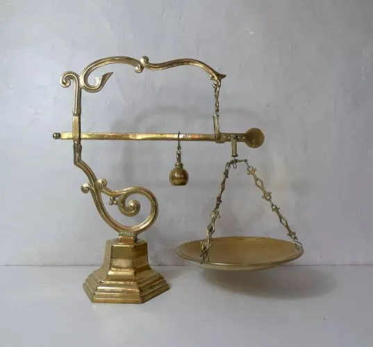 ancienne balance MDCV en laiton