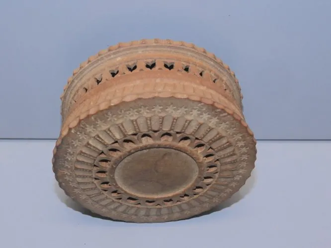 -ANCIENNE BOITE à GRILLONS en BOIS FORET NOIRE BLACK FOREST DENTELLE de BOIS D