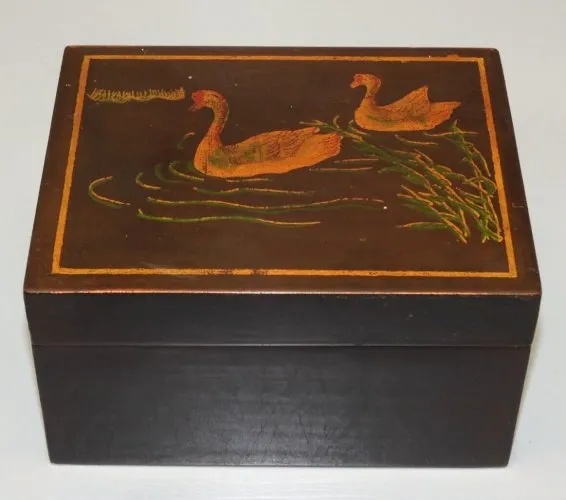 -ANCIENNE BOITE BOIS Laqué made in the People Républic of CHINA Déco 2 OIES D