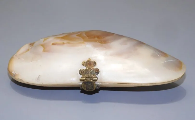 -ANCIENNE BOITE en NACRE COQUILLAGE Gravée LA BERNERIE SOUVENIR de VACANCES D