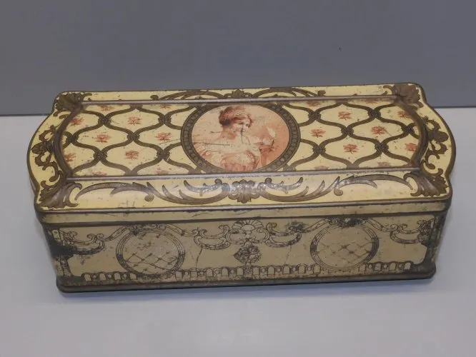 -ANCIENNE BOITE TOLE SERIGRAPHIEE BISCUITS PERNOT DIJON COLLECTION VITRINE  D