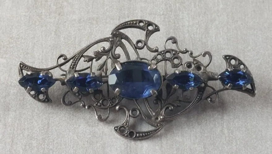 Ancienne broche, décor pierre bleue, en argent