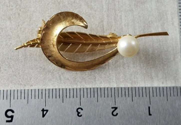 Ancienne broche décor plume et perle, en or 18k, art déco