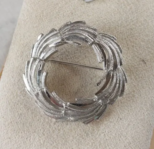 Ancienne broche en métal argenté, vintage