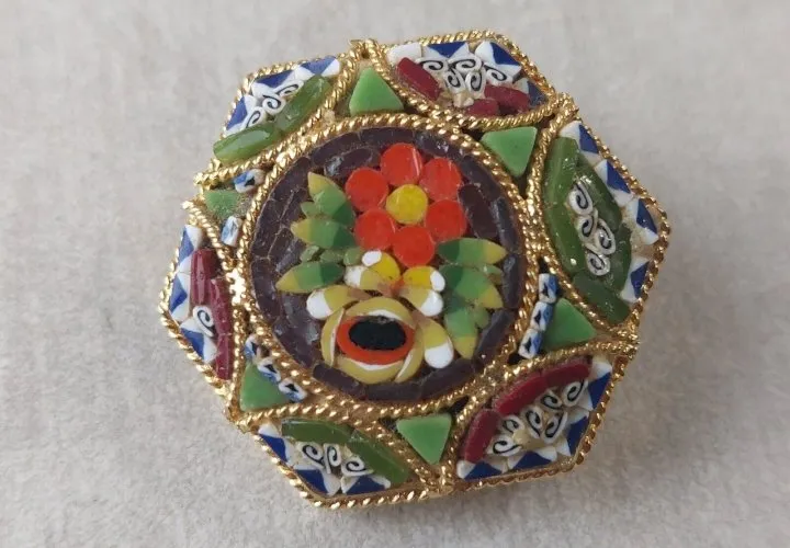 Ancienne broche en métal doré et micro mosaïque, vintage