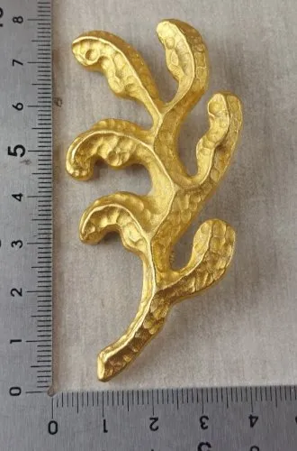 Ancienne broche en métal doré, forme feuille, vintage