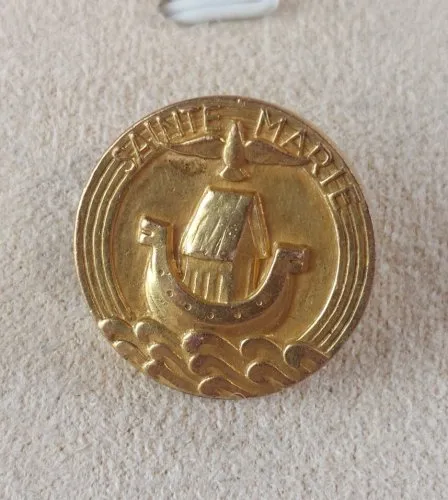 Ancienne broche, Sainte Marie, Victoria Qvae Vincit Mvndvm Fides Nostra