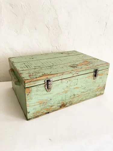 Ancienne caisse Mont Blanc en bois