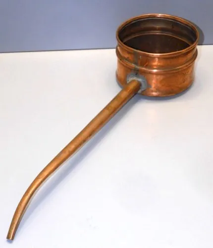 -ANCIENNE CASSSOTTE LOUCHE A EAU COUADE en CUIVRE MONTAGE QUEUE D'ARONDE  D