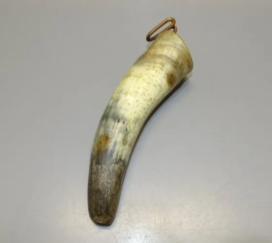 -ANCIENNE CORNE DE VACHE COFFIN A PORTER à la CEINTURE pour AIGUISEUR  D