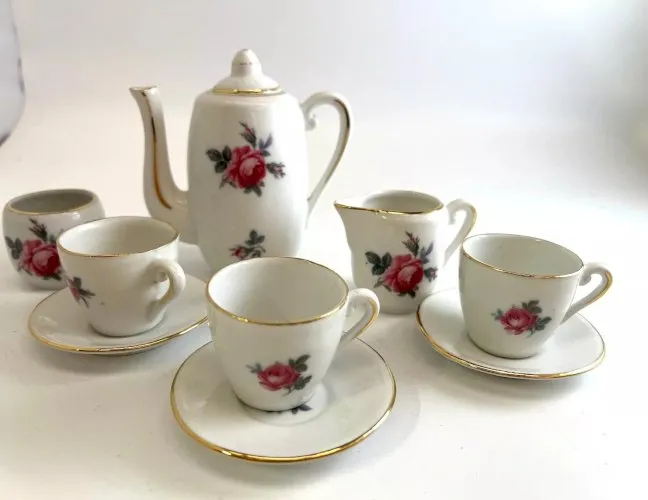 Ancienne dinette vintage année 50 en porcelaine fleurs