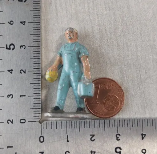 Ancienne figurine miniature / série petite taille, Quiralu, 3,5 cm