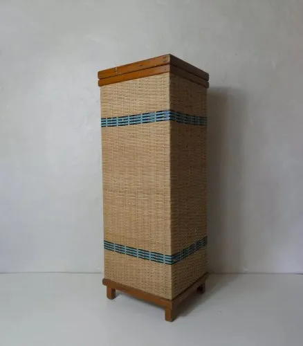 ancienne huche à pain en rotin