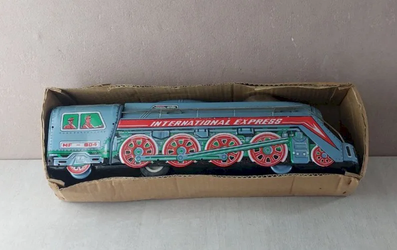 Ancienne locomotive à friction en tôle, International Express MF-804