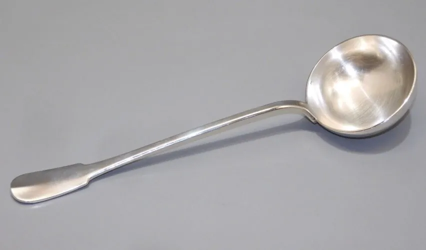 -ANCIENNE LOUCHE CHRISTOFLE Modèle à définir déco TABLE de FETES VITRINE  D