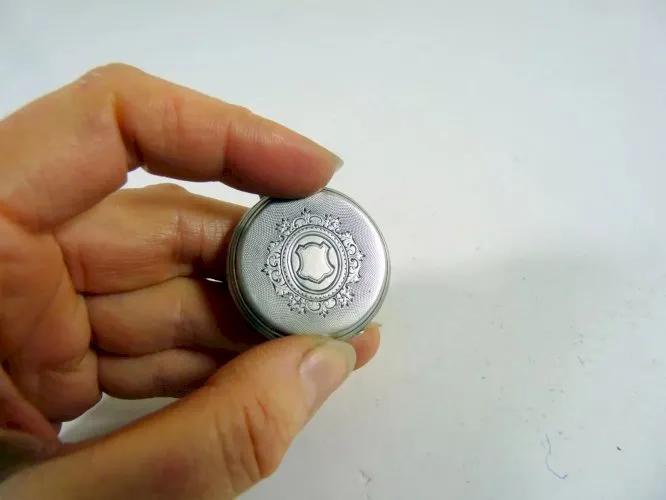 Ancienne montre gousset clé 8 rubis argent massif XIX gravé & guilloché poinçons