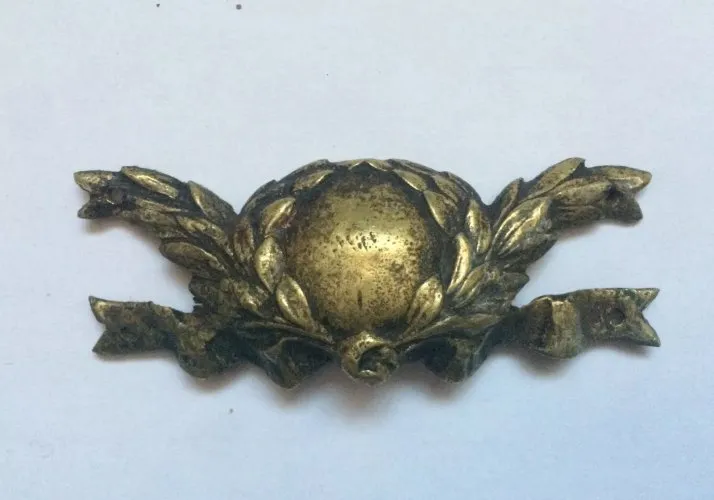 ancienne ornementation de meuble en bronze