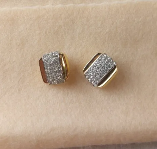 Ancienne paire de boucles doreilles clips, strass, Givenchy 1977