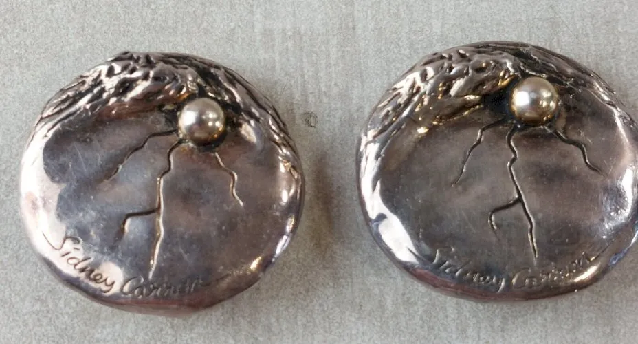 Ancienne paire de boucles d'oreilles, en métal argenté, Sidney Carron, vintage