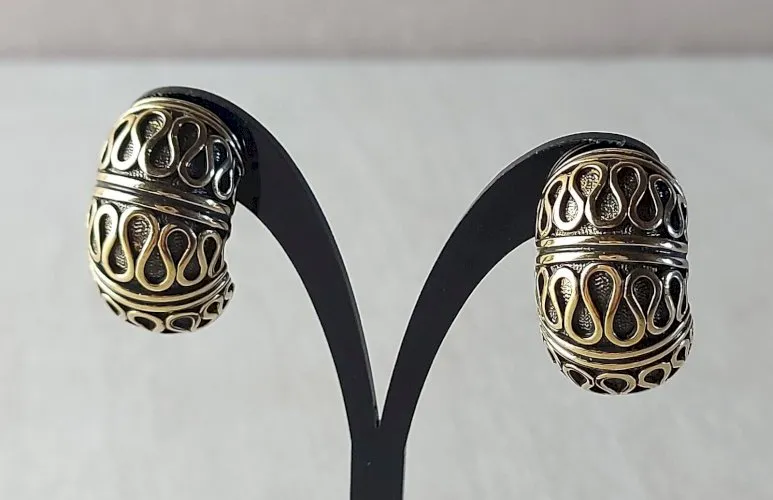 Ancienne paire de boucles d'oreilles, en métal doré, Pierre Lang