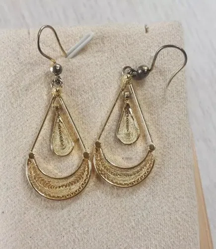 Ancienne paire de boucles d'oreilles, en vermeil