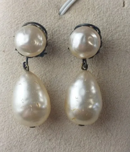 Ancienne paire de boucles d'oreilles, perle nacrées, vintage