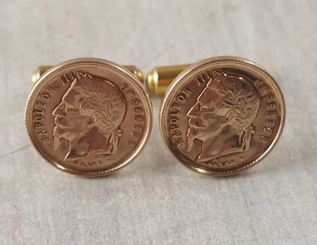 Ancienne paire de boutons de manchette, décor Napoléon III, en plaqué or, Murat