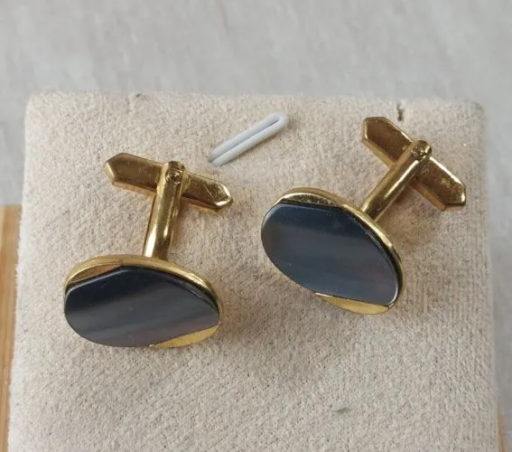 Ancienne paire de boutons de manchette, en métal doré