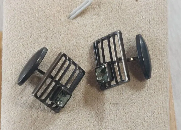 Ancienne paire de boutons de manchettes, en argent