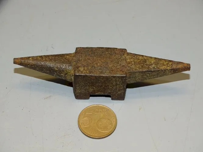 - ANCIENNE PETIT ENCLUME D'HORLOGER EN FER OUTIL ANCIEN COLLECTION