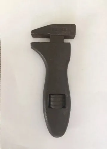 ancienne petite cle a molette cycliste Prefer