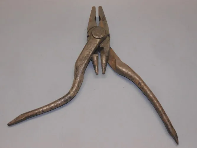 -ANCIENNE PINCE DOUBLE TETES 2 FONCTIONS DIFFERENTES OUTIL ANCIEN COLLECTION D