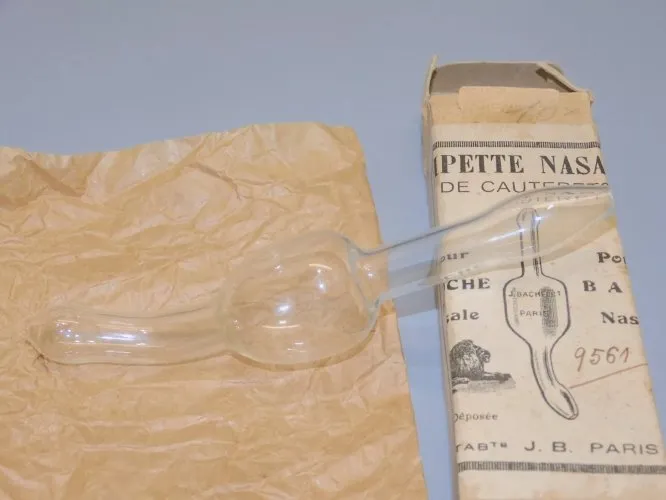 -ANCIENNE PIPETTE NASALE DE CAUTERETS VERRE Soufflé avec sa boite & sa notice D