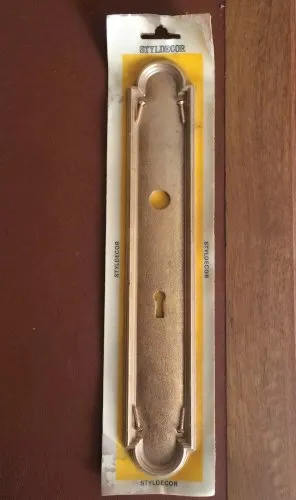 ancienne plaque de proprete laiton massif Styldecor avec trous serrure poignee